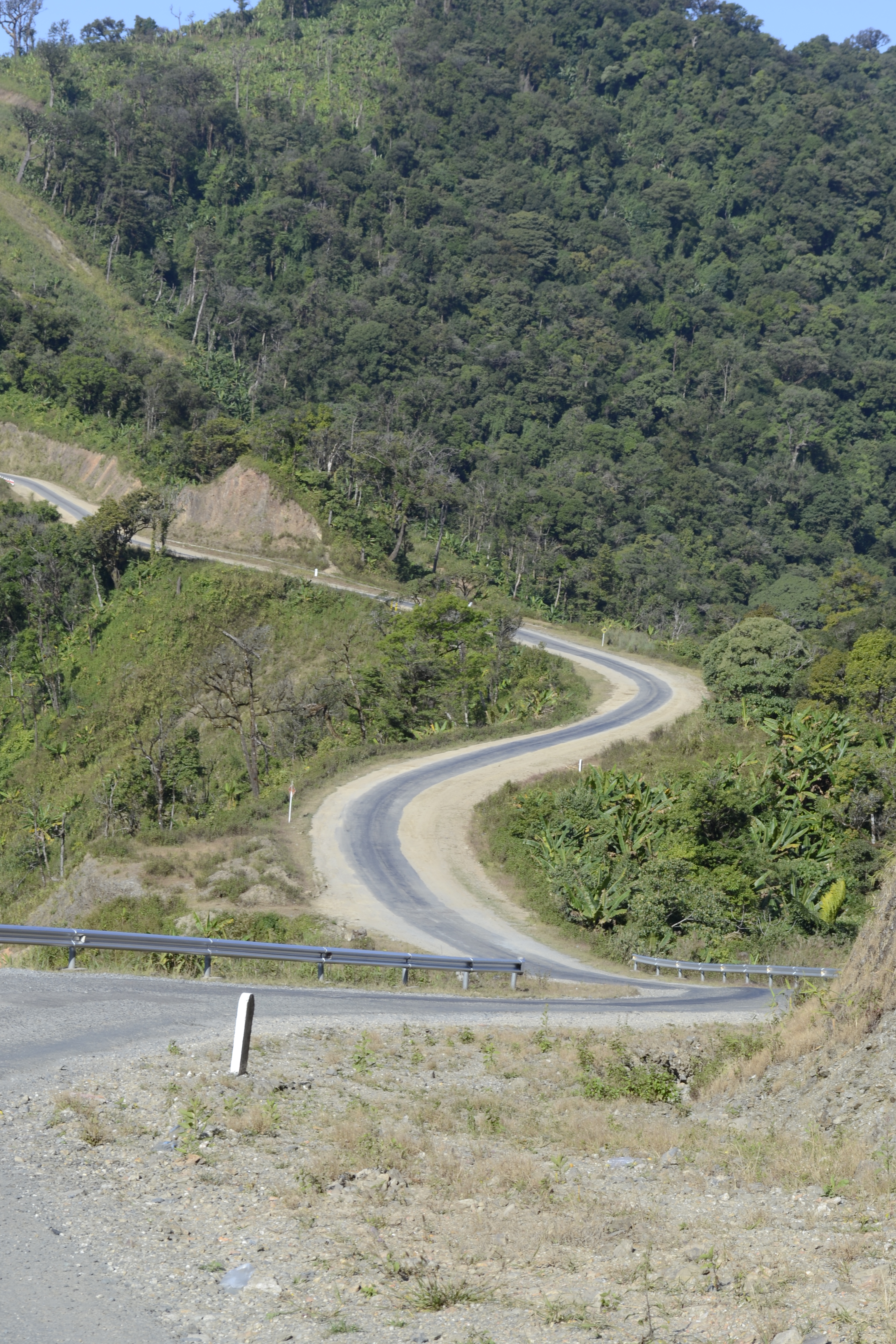 Zoomer sur l'image : Route entre Bagan et Mrauk U